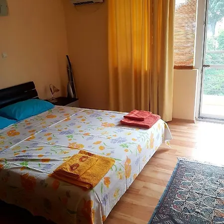 Zora Apartment